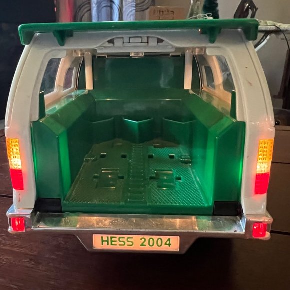 2004 HESS Sport Utility Vehicle and 1 Motorcycles - 40th Anniversary - Picture 6 of 8